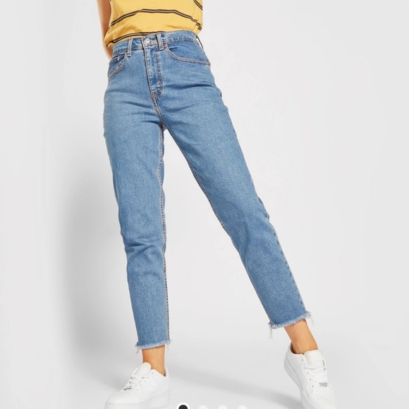 Levi's Mom Jeans High Rise Raw Hem - Picture 4 of 11
